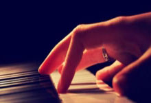 B体育：欧冠：贝林厄姆补时制胜 皇马客场3-2曼城占先机.